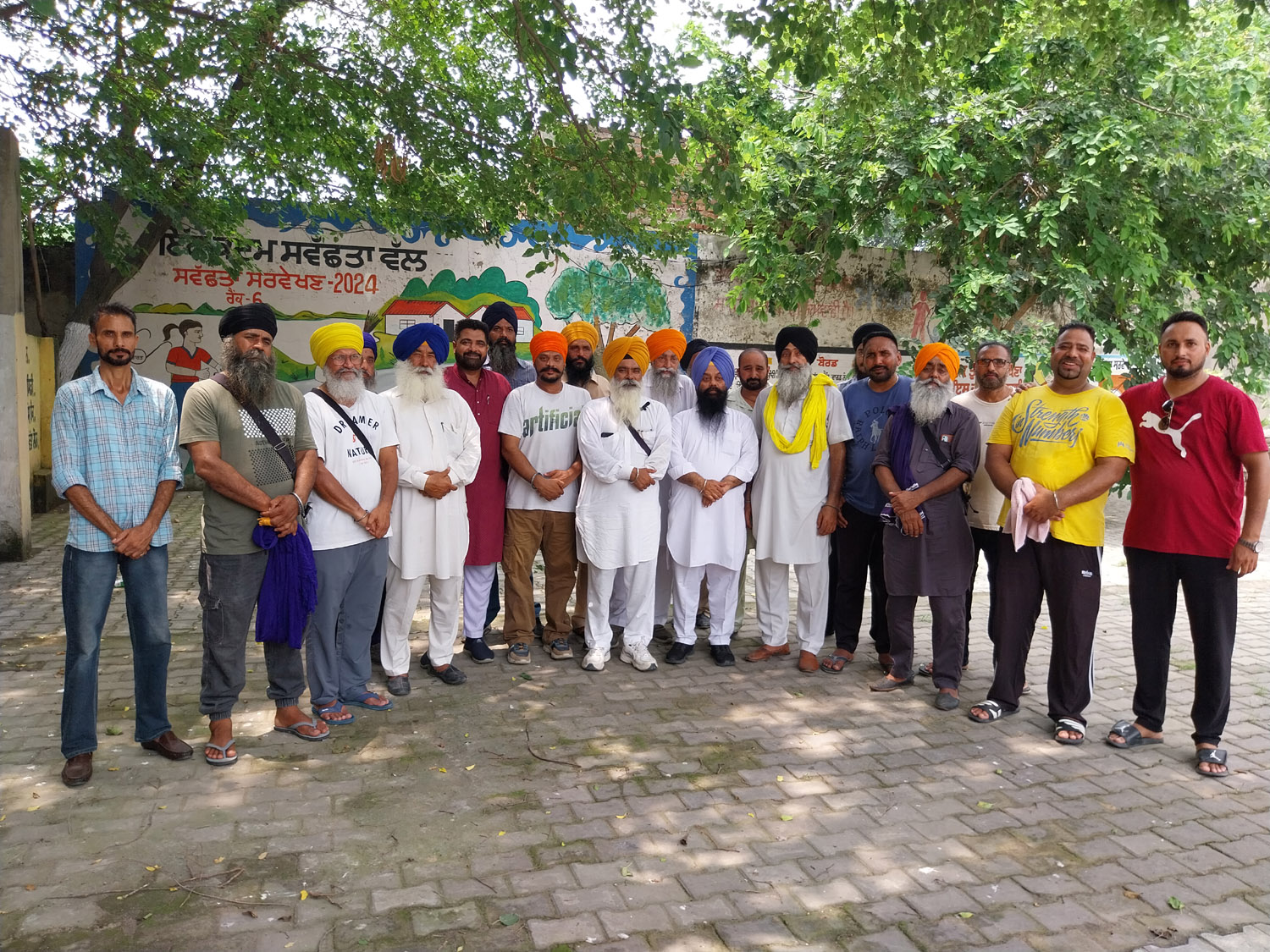 Akali workers warn of agitation if action is not taken against overloaded tippers in two weeks